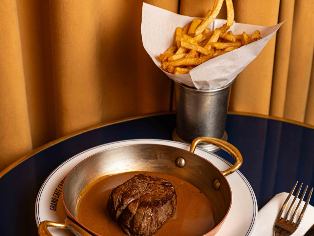Le Grand Café Capucines FILET AU POIVRE