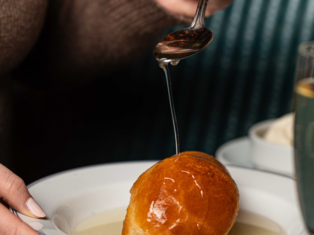 Le Grand Café Capucines BABA AU RHUM
