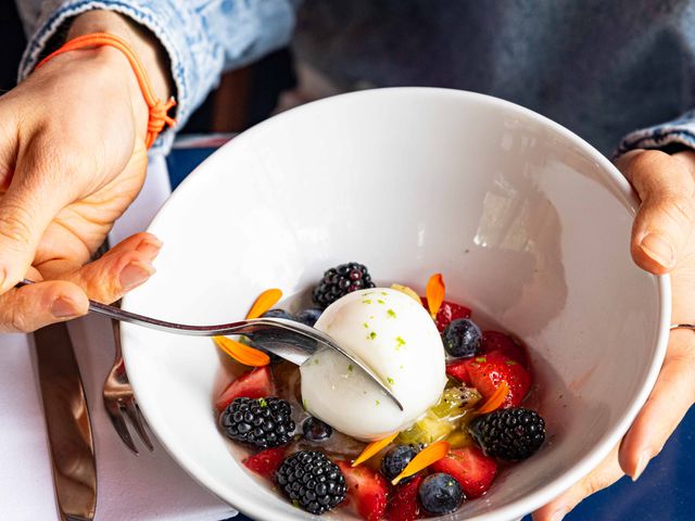 Le Grand Café Capucines SALADE DE FRUITS FRAIS DE SAISON