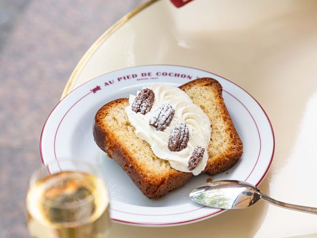 Au Pied de Cochon Baba au rhum
