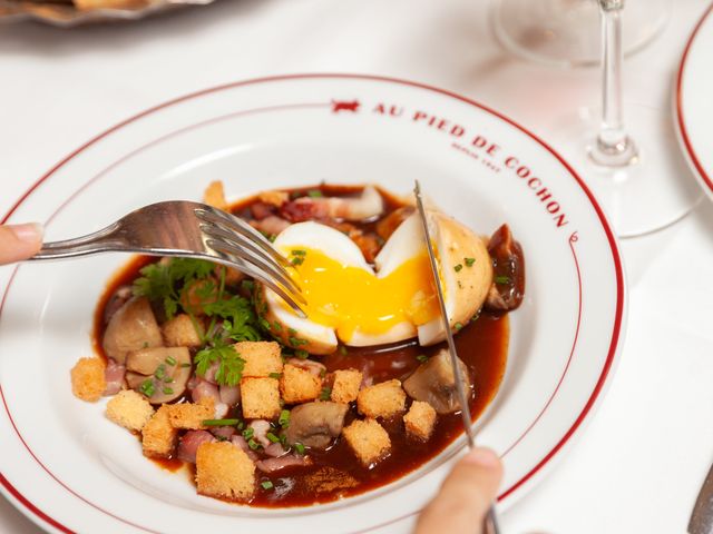 Au Pied de Cochon Œuf en meurette