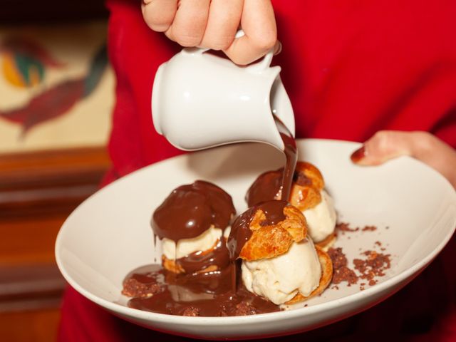 Au Pied de Cochon Profiteroles