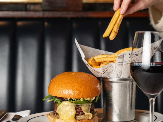Brasserie Vaudeville BURGER SAINT-NECTAIRE AOP
