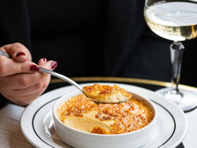 Brasserie Vaudeville CRÈME BRÛLÉE À LA VANILLE BOURBON