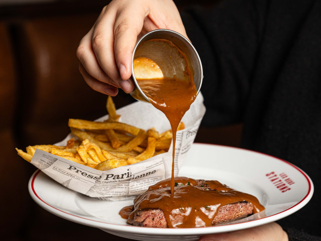 Les Deux Stations STEAK SURPRISE AU POIVRE