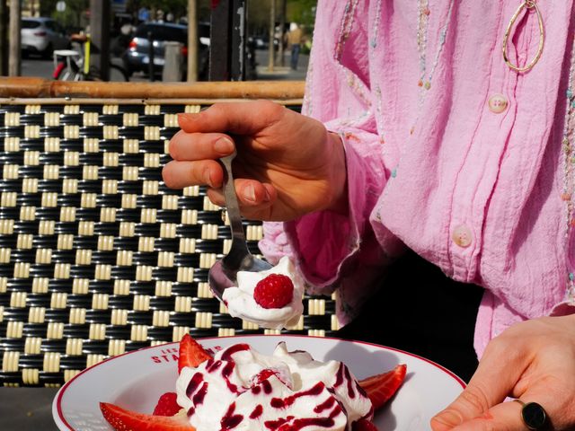 Les Deux Stations Pavlova aux fruits rouges