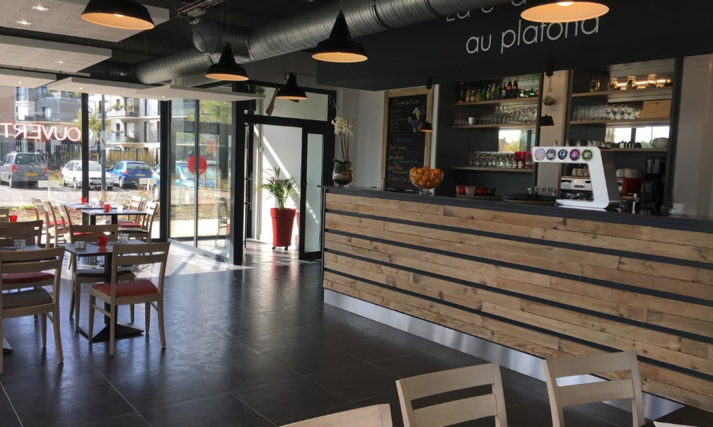 La Chaise au Plafond