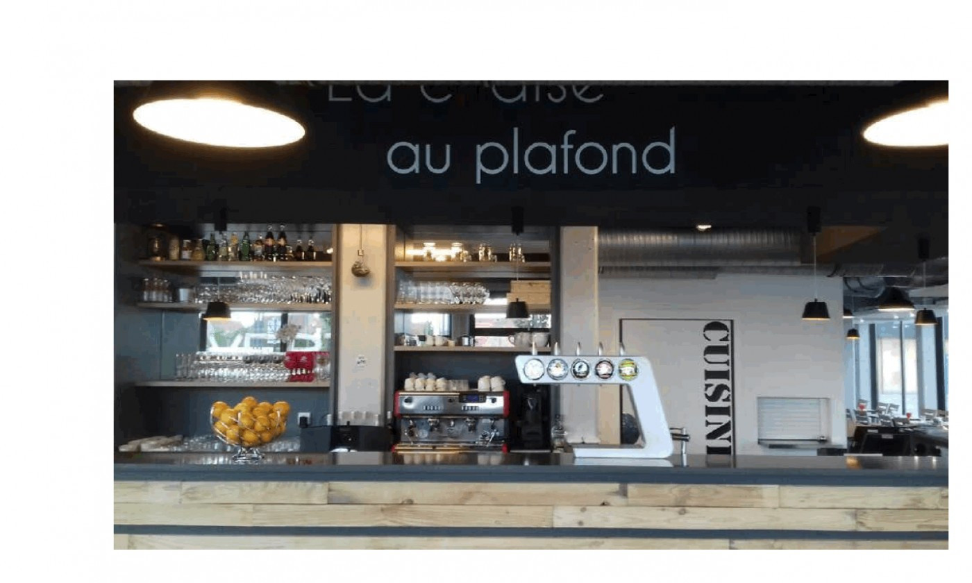 La Chaise au Plafond