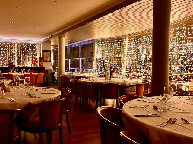 Restaurant Le Saint Pierre Disposition de tables rondes - Salle Maupassant (60 pers max)