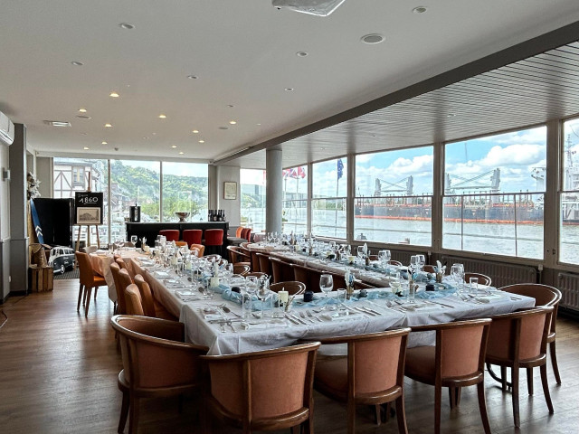 Restaurant Le Saint Pierre Disposition de tables en U - Salle Maupassant (30 pers max)