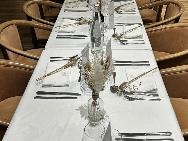 Restaurant Le Saint Pierre Disposition de tables impériales - Salle Maupassant (60 pers max)