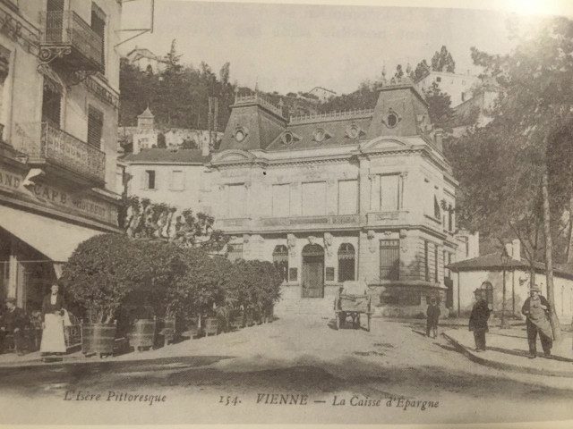 Le Glacier Vienne en 1860 - le Grand Café Glacier, vue de la Caise d'Epargne - Cours Rosmestang