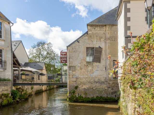 Le Volet Qui Penche 