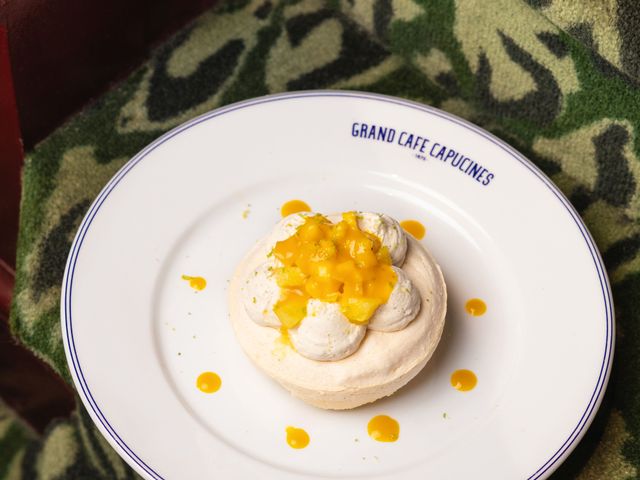 Le Grand Café Capucines Pavlova aux fruits exotiques