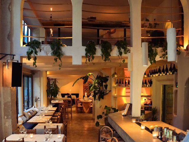 AMA Mezzanine et arches vues du bar