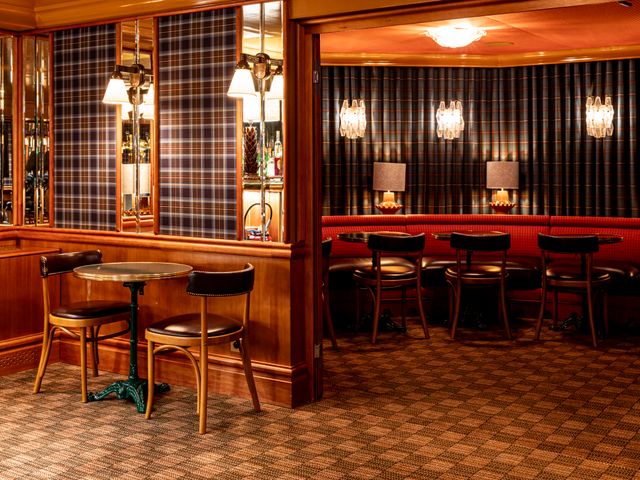 PUBLIC HOUSE 