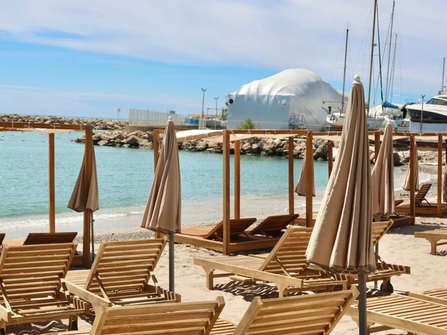 Beach Club 