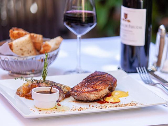Café Brasserie Le République 