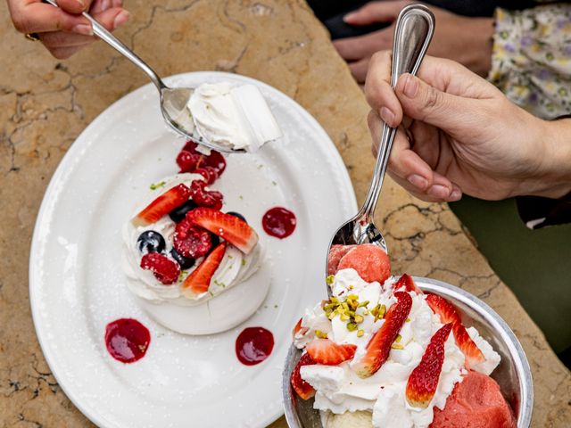 Pavlova & fraise Melba